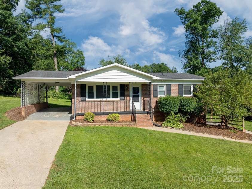 308 Maple Street, Hudson, NC 28638.  MLS# CAR4270195, YatesRealty ID 19598. 