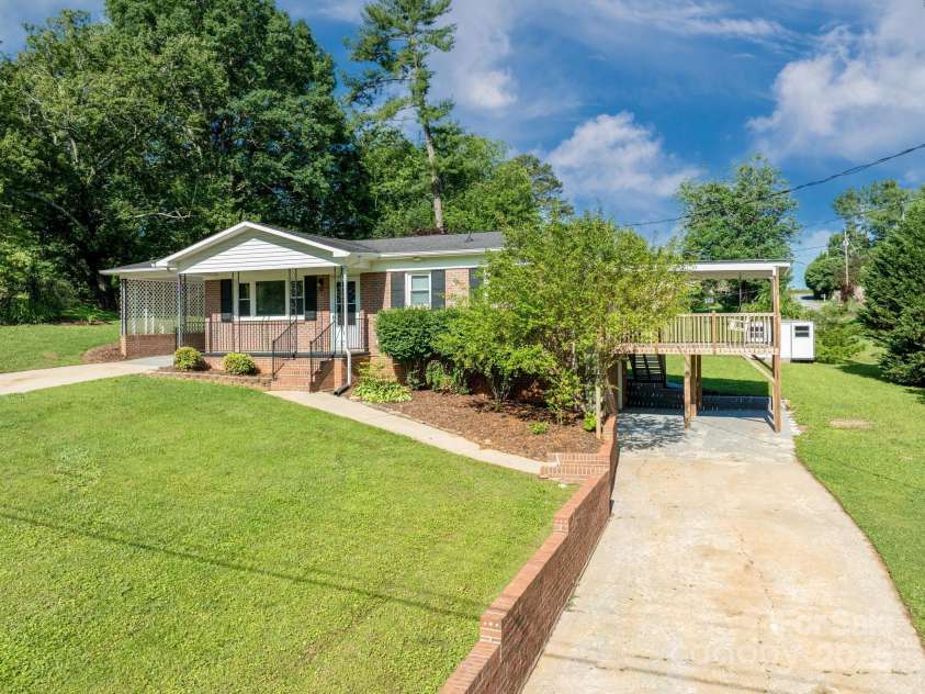 308 Maple Street, Hudson, NC 28638.  MLS# CAR4270195, YatesRealty ID 19598. 