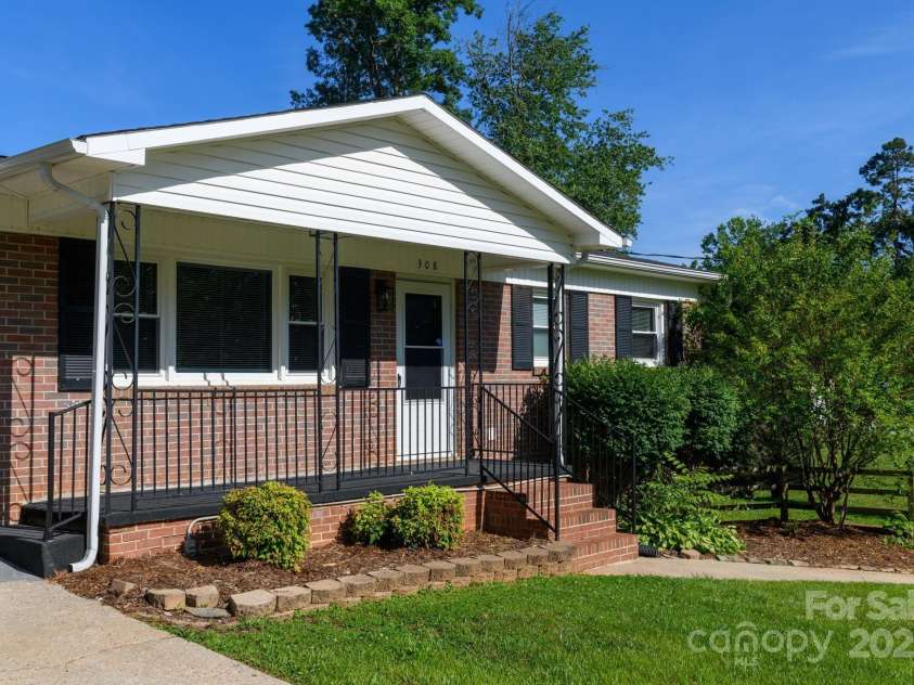308 Maple Street, Hudson, NC 28638.  MLS# CAR4270195, YatesRealty ID 19598. 