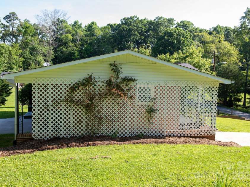 308 Maple Street, Hudson, NC 28638.  MLS# CAR4270195, YatesRealty ID 19598. 