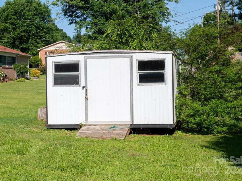 308 Maple Street, Hudson, NC 28638.  MLS# CAR4270195, YatesRealty ID 19598. 