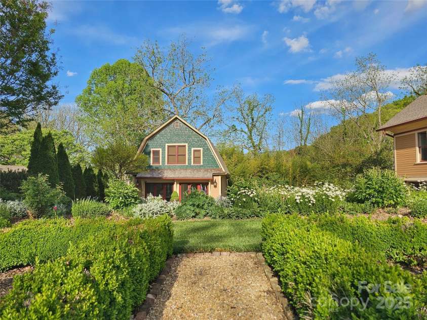 129 Woolsey Heights, Waynesville, NC 28786.  MLS# CAR4244585, YatesRealty ID 196. 