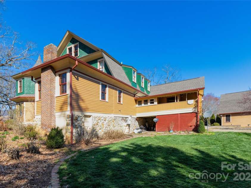 129 Woolsey Heights, Waynesville, NC 28786.  MLS# CAR4244585, YatesRealty ID 196. 