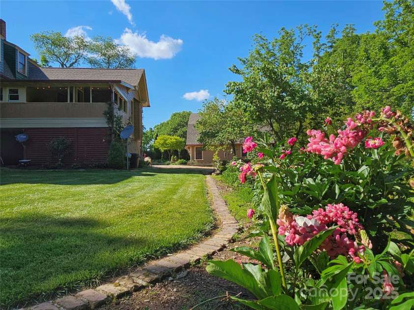 129 Woolsey Heights, Waynesville, NC 28786.  MLS# CAR4244585, YatesRealty ID 196. 