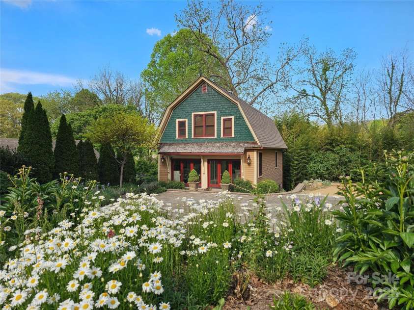 129 Woolsey Heights, Waynesville, NC 28786.  MLS# CAR4244585, YatesRealty ID 196. 