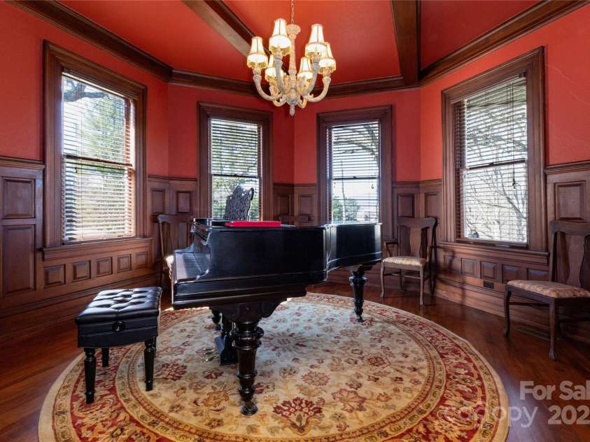 129 Woolsey Heights, Waynesville, NC 28786.  MLS# CAR4244585, YatesRealty ID 196. 