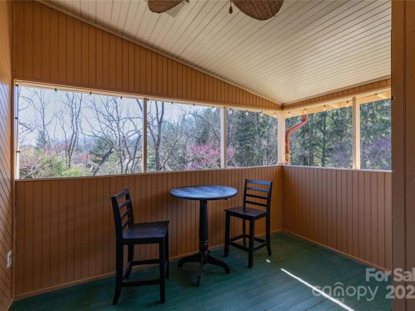 129 Woolsey Heights, Waynesville, NC 28786.  MLS# CAR4244585, YatesRealty ID 196. 