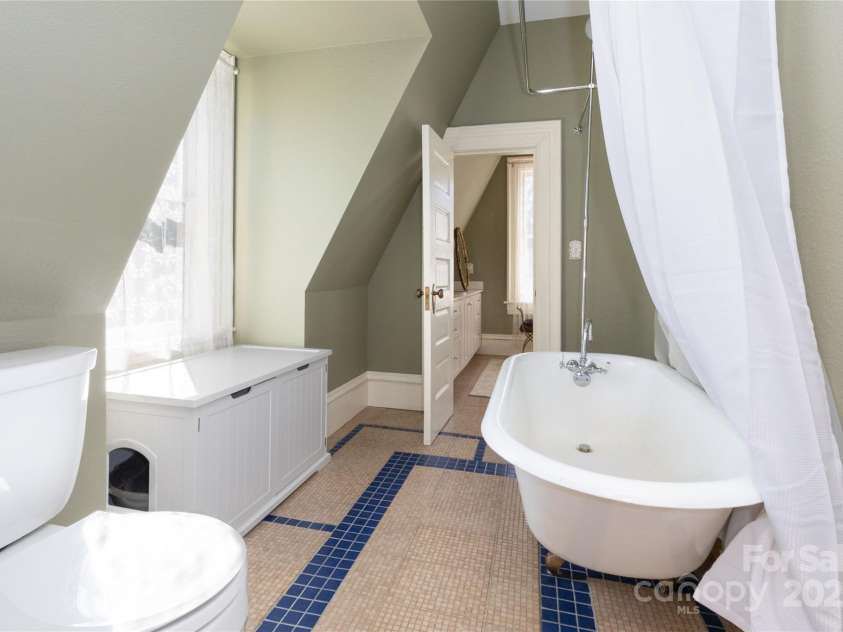 129 Woolsey Heights, Waynesville, NC 28786.  MLS# CAR4244585, YatesRealty ID 196. 