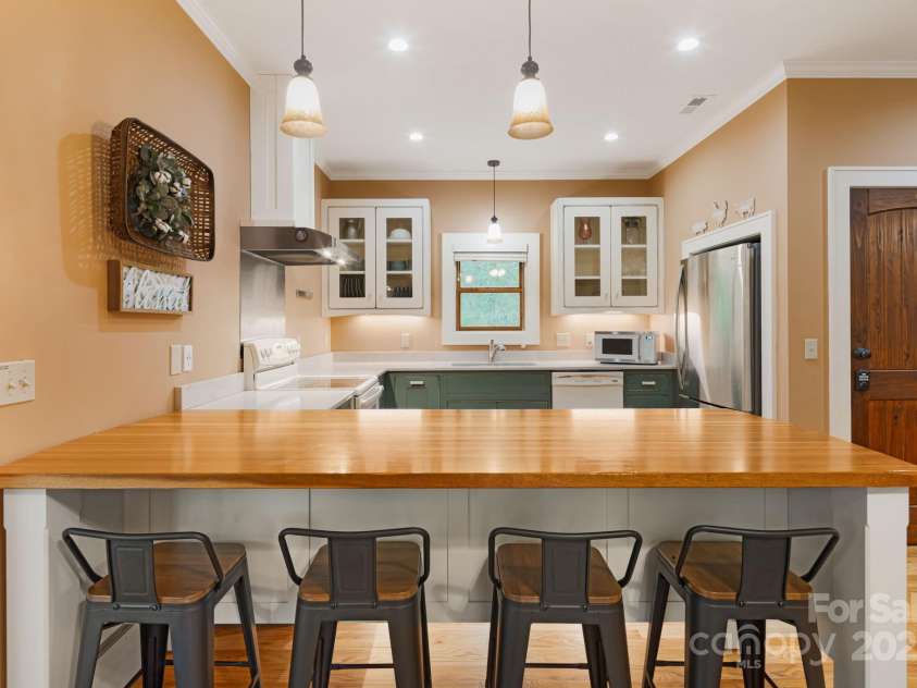 79 Slumber Lane, Sylva, NC 28779.  MLS# CAR4248266, YatesRealty ID 1960. 