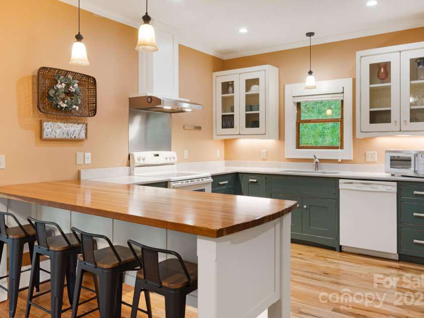 79 Slumber Lane, Sylva, NC 28779.  MLS# CAR4248266, YatesRealty ID 1960. 