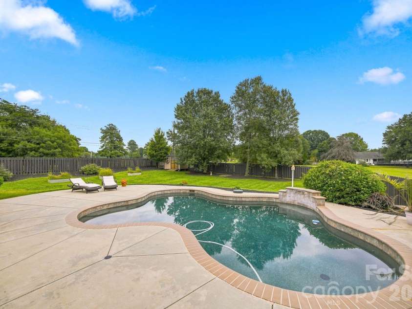 103 Webbed Foot Road, Mooresville, NC 28117.  MLS# CAR4417495, YatesRealty ID 19600. 