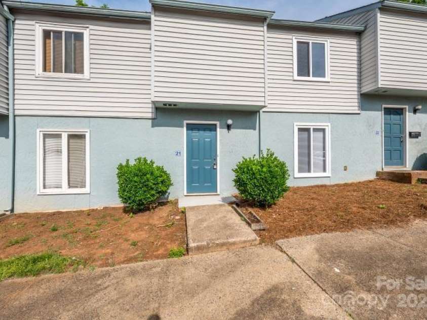 1905 Mereview Court, Charlotte, NC 28210.  MLS# CAR4255607, YatesRealty ID 19600. 