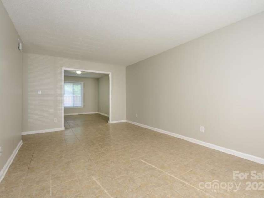 1905 Mereview Court, Charlotte, NC 28210.  MLS# CAR4255607, YatesRealty ID 19600. 