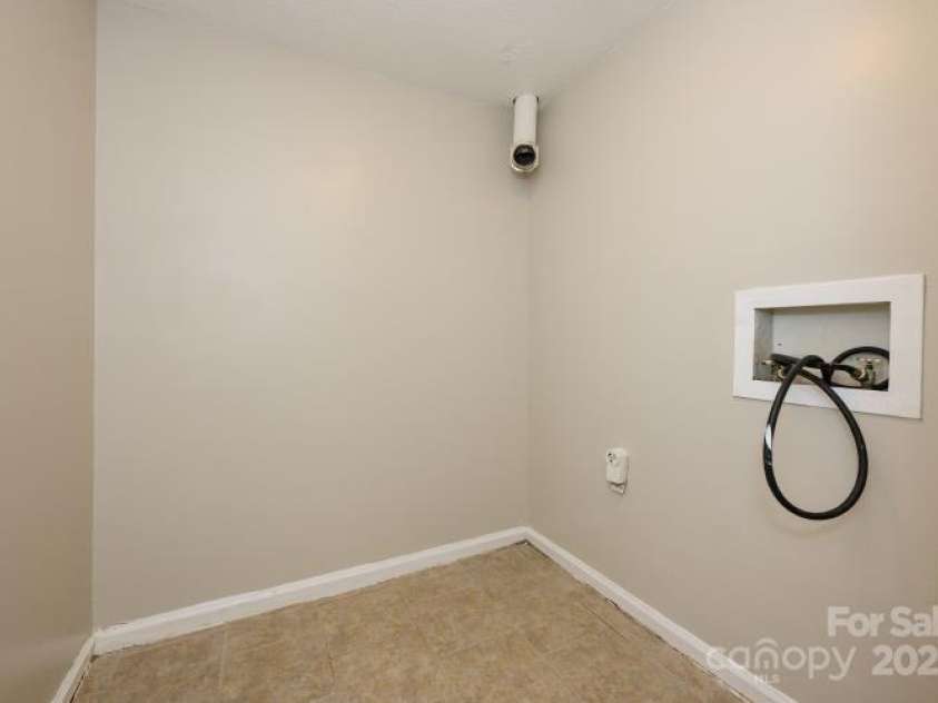 1905 Mereview Court, Charlotte, NC 28210.  MLS# CAR4255607, YatesRealty ID 19600. 