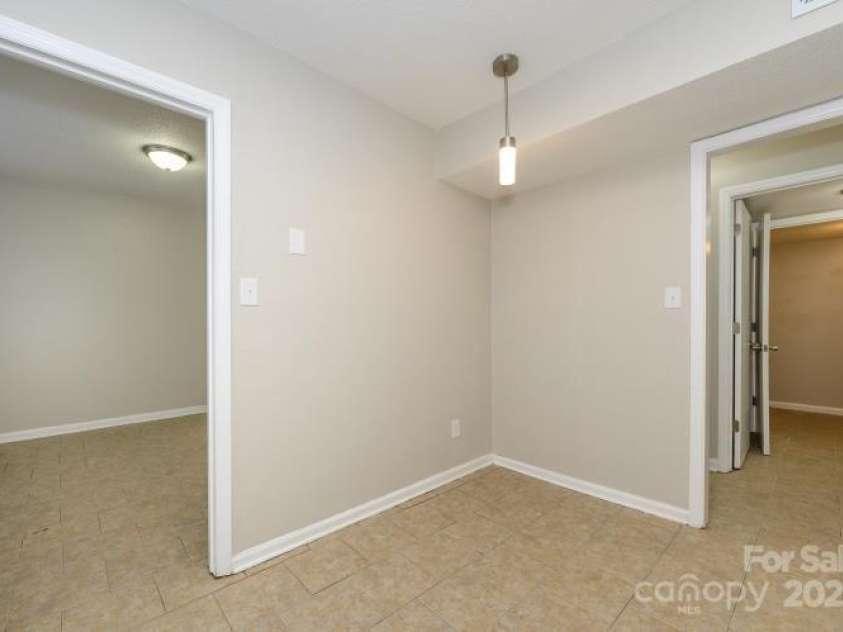 1905 Mereview Court, Charlotte, NC 28210.  MLS# CAR4255607, YatesRealty ID 19600. 