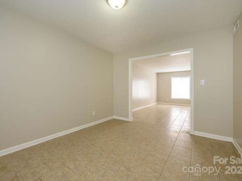 1905 Mereview Court, Charlotte, NC 28210.  MLS# CAR4255607, YatesRealty ID 19600. 