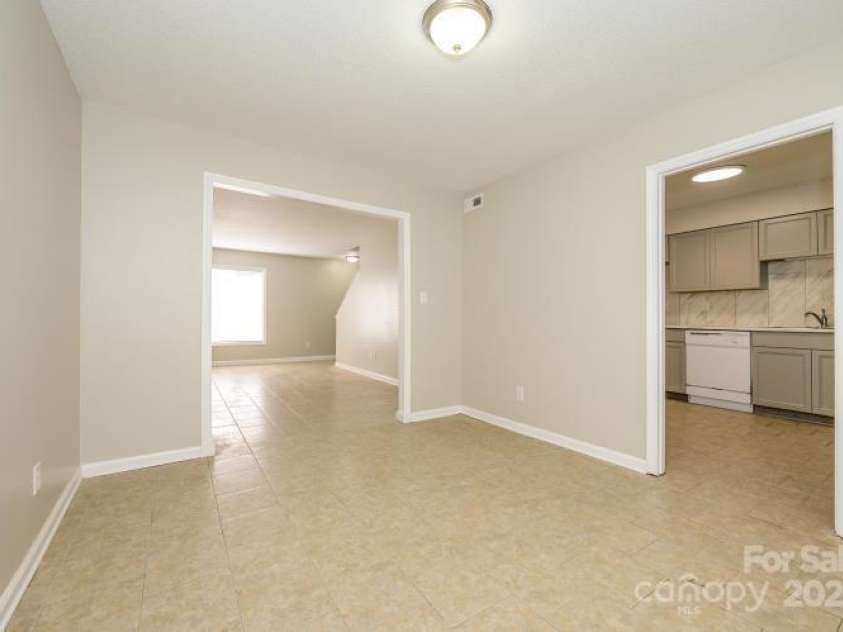 1905 Mereview Court, Charlotte, NC 28210.  MLS# CAR4255607, YatesRealty ID 19600. 