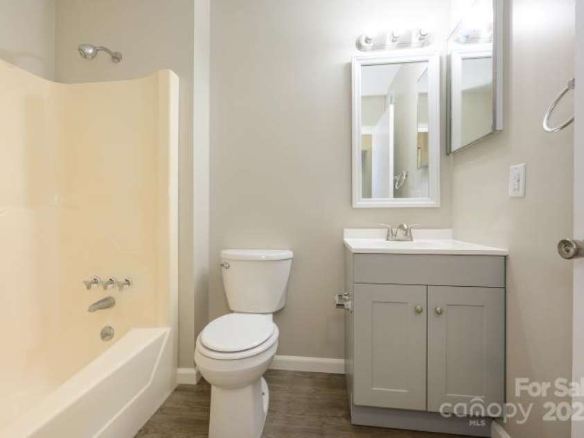 1905 Mereview Court, Charlotte, NC 28210.  MLS# CAR4255607, YatesRealty ID 19600. 