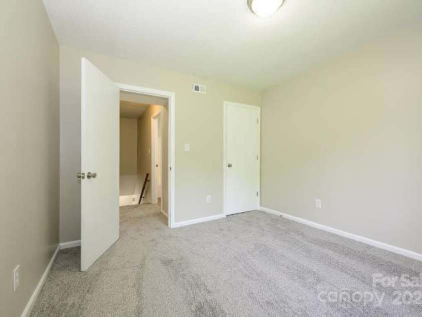 1905 Mereview Court, Charlotte, NC 28210.  MLS# CAR4255607, YatesRealty ID 19600. 