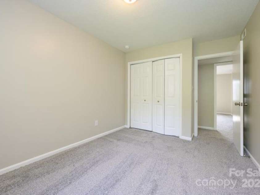 1905 Mereview Court, Charlotte, NC 28210.  MLS# CAR4255607, YatesRealty ID 19600. 