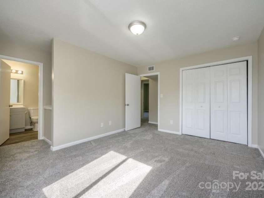 1905 Mereview Court, Charlotte, NC 28210.  MLS# CAR4255607, YatesRealty ID 19600. 