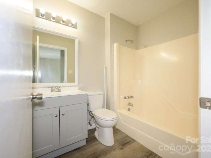 1905 Mereview Court, Charlotte, NC 28210.  MLS# CAR4255607, YatesRealty ID 19600. 