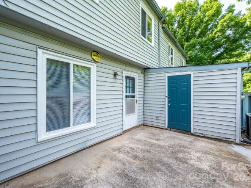 1905 Mereview Court, Charlotte, NC 28210.  MLS# CAR4255607, YatesRealty ID 19600. 