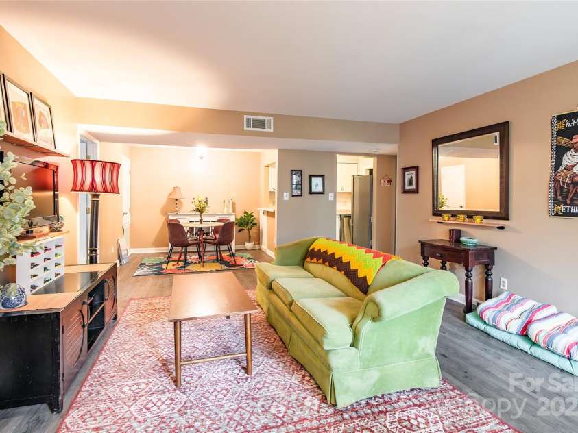 1604 Sharon Road, Charlotte, NC 28210.  MLS# CAR4291199, YatesRealty ID 19601. 