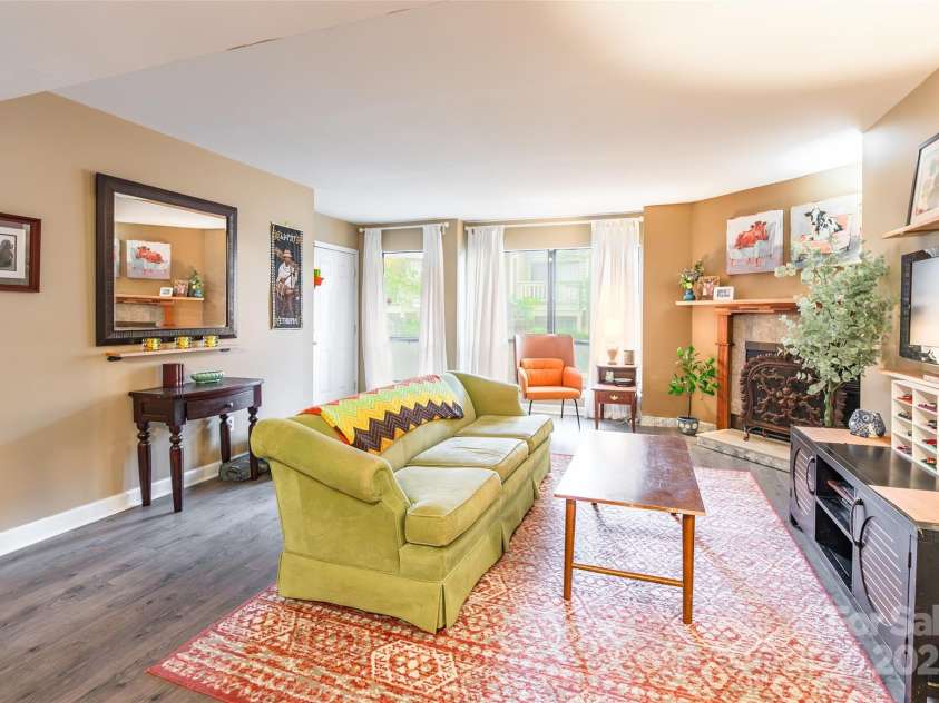 1604 Sharon Road, Charlotte, NC 28210.  MLS# CAR4291199, YatesRealty ID 19601. 