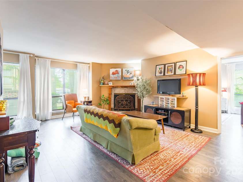 1604 Sharon Road, Charlotte, NC 28210.  MLS# CAR4291199, YatesRealty ID 19601. 