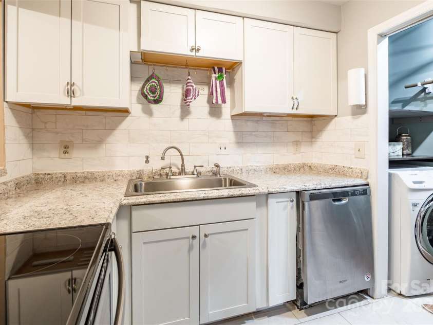 1604 Sharon Road, Charlotte, NC 28210.  MLS# CAR4291199, YatesRealty ID 19601. 