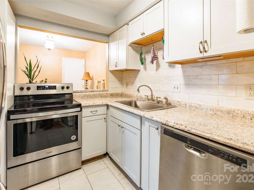 1604 Sharon Road, Charlotte, NC 28210.  MLS# CAR4291199, YatesRealty ID 19601. 