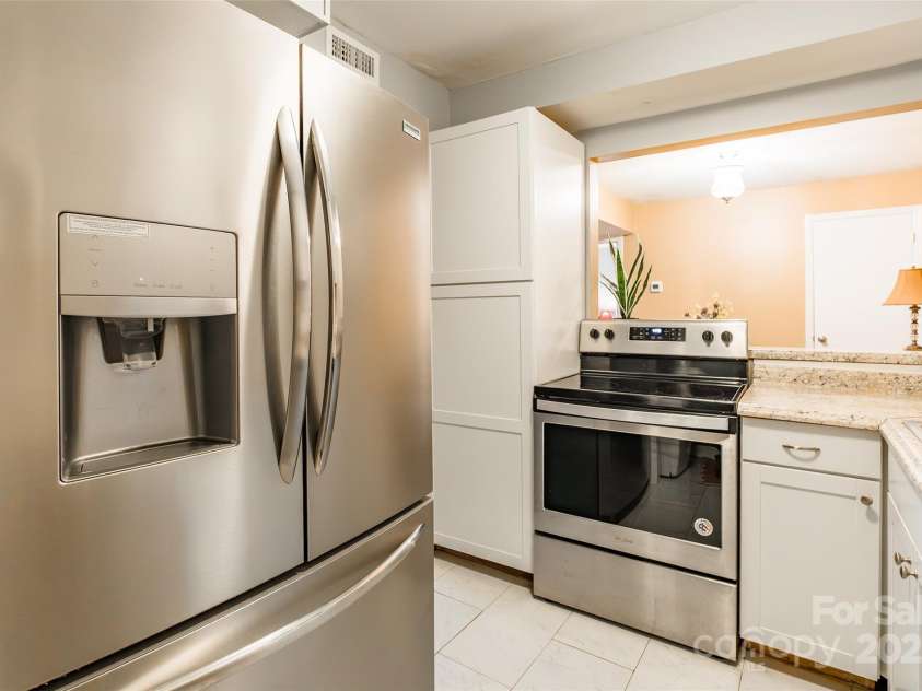 1604 Sharon Road, Charlotte, NC 28210.  MLS# CAR4291199, YatesRealty ID 19601. 