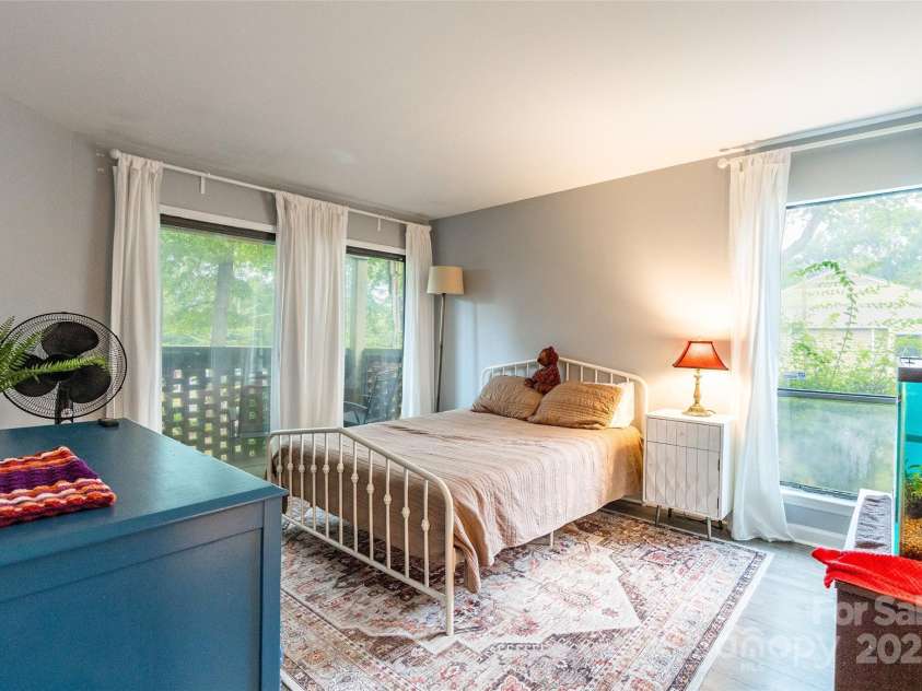 1604 Sharon Road, Charlotte, NC 28210.  MLS# CAR4291199, YatesRealty ID 19601. 