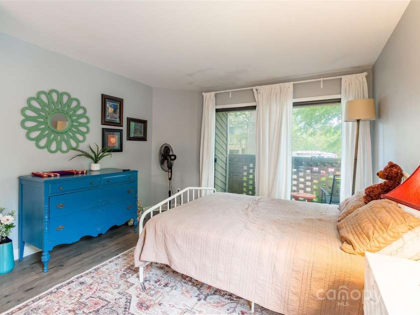 1604 Sharon Road, Charlotte, NC 28210.  MLS# CAR4291199, YatesRealty ID 19601. 