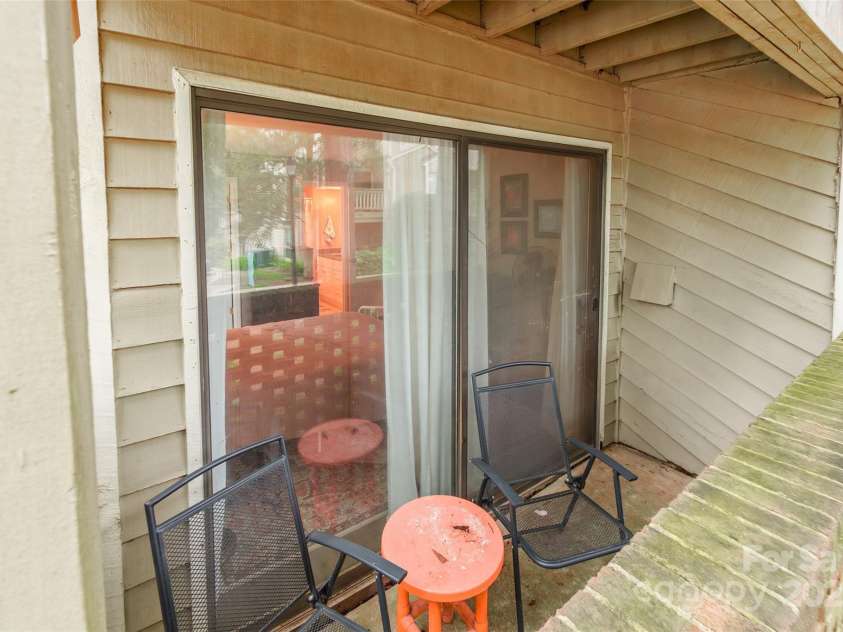 1604 Sharon Road, Charlotte, NC 28210.  MLS# CAR4291199, YatesRealty ID 19601. 