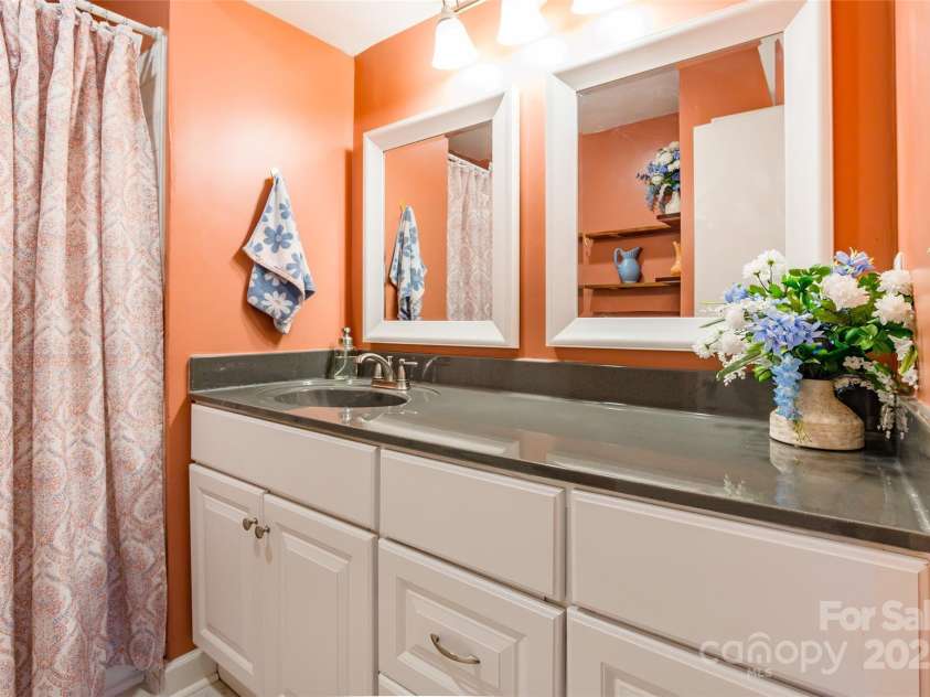 1604 Sharon Road, Charlotte, NC 28210.  MLS# CAR4291199, YatesRealty ID 19601. 