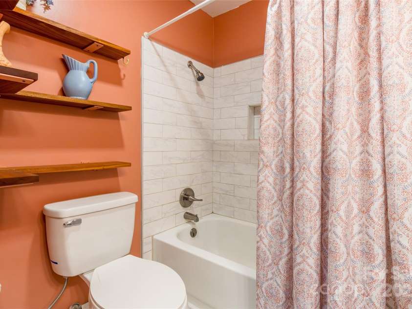 1604 Sharon Road, Charlotte, NC 28210.  MLS# CAR4291199, YatesRealty ID 19601. 