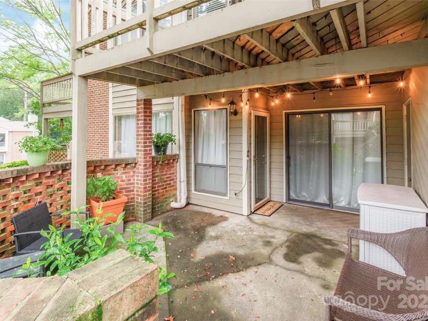 1604 Sharon Road, Charlotte, NC 28210.  MLS# CAR4291199, YatesRealty ID 19601. 
