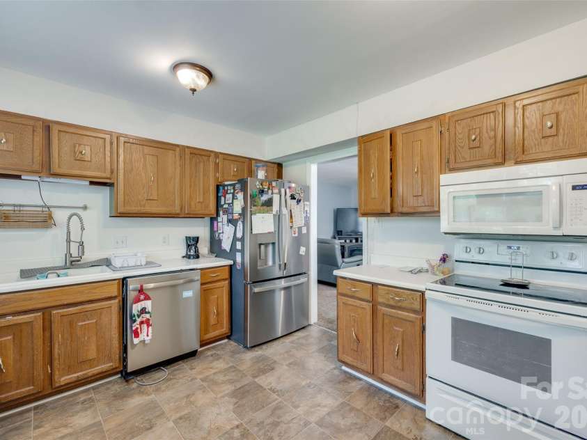 679 Fairforest Road, Chester, SC 29706.  MLS# CAR4373763, YatesRealty ID 19601. 