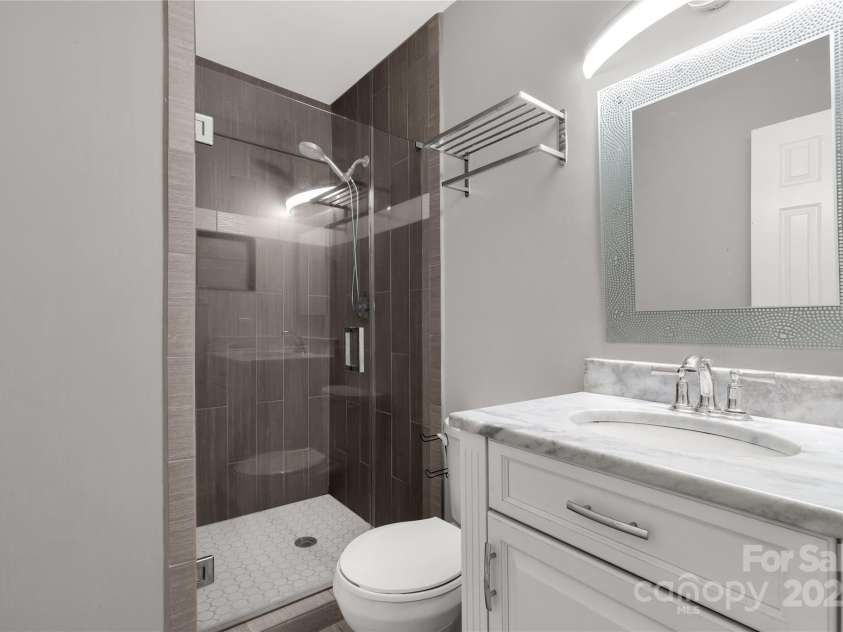 22 Honeysuckle Lane, Clover, SC 29710.  MLS# CAR4266746, YatesRealty ID 19603. Main level full bath