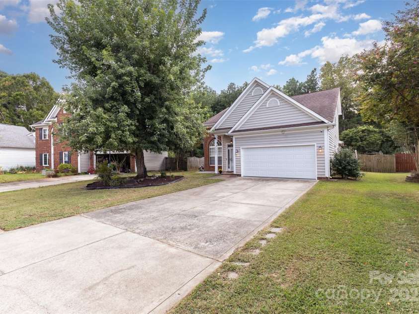 13521 Michael Lynn Road, Charlotte, NC 28278.  MLS# CAR4304720, YatesRealty ID 19604. 