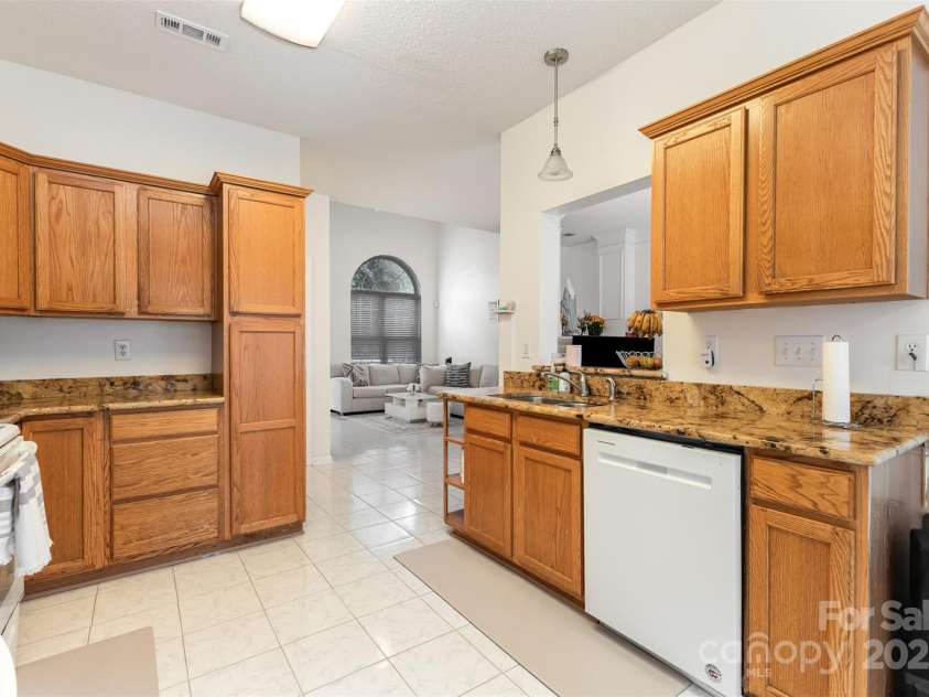 13521 Michael Lynn Road, Charlotte, NC 28278.  MLS# CAR4304720, YatesRealty ID 19604. 