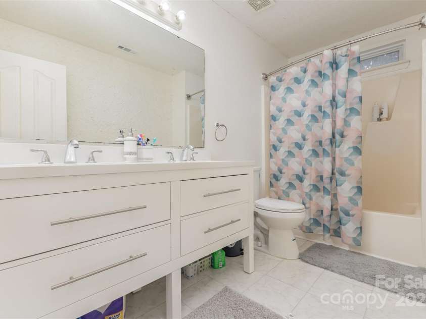 13521 Michael Lynn Road, Charlotte, NC 28278.  MLS# CAR4304720, YatesRealty ID 19604. 