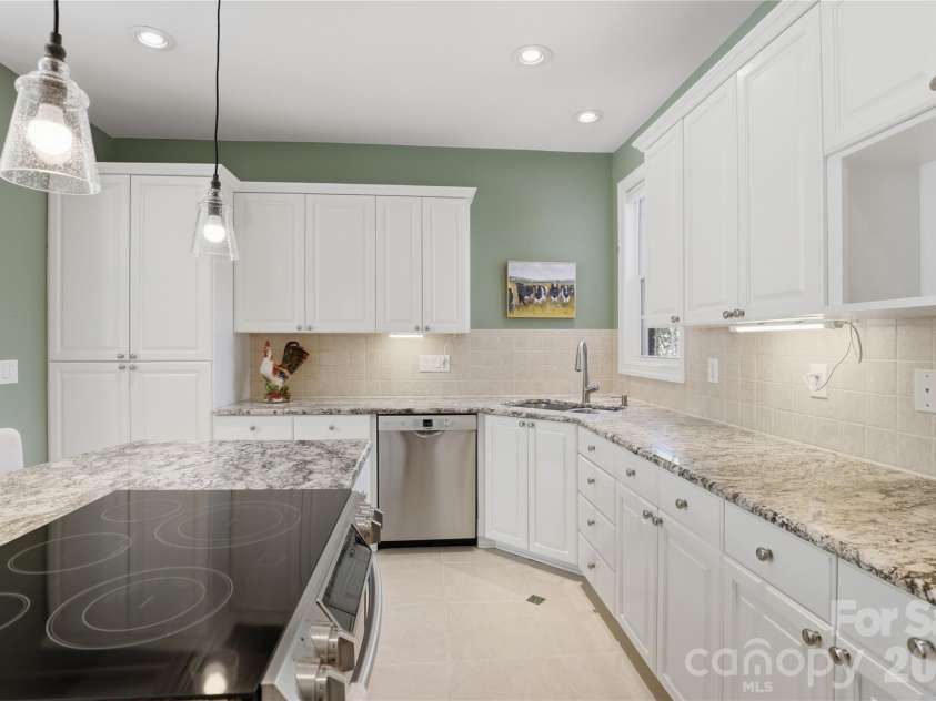 9212 Fairchild Lane, Charlotte, NC 28277.  MLS# CAR4340638, YatesRealty ID 19604. 