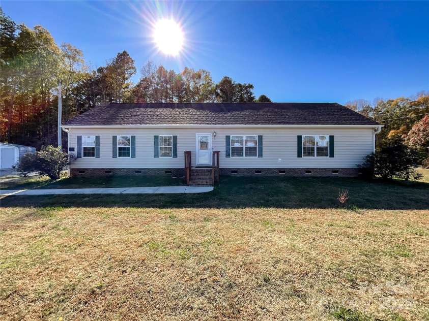 2800 Garden Glen Court, Monroe, NC 28112.  MLS# CAR4318311, YatesRealty ID 19605. 
