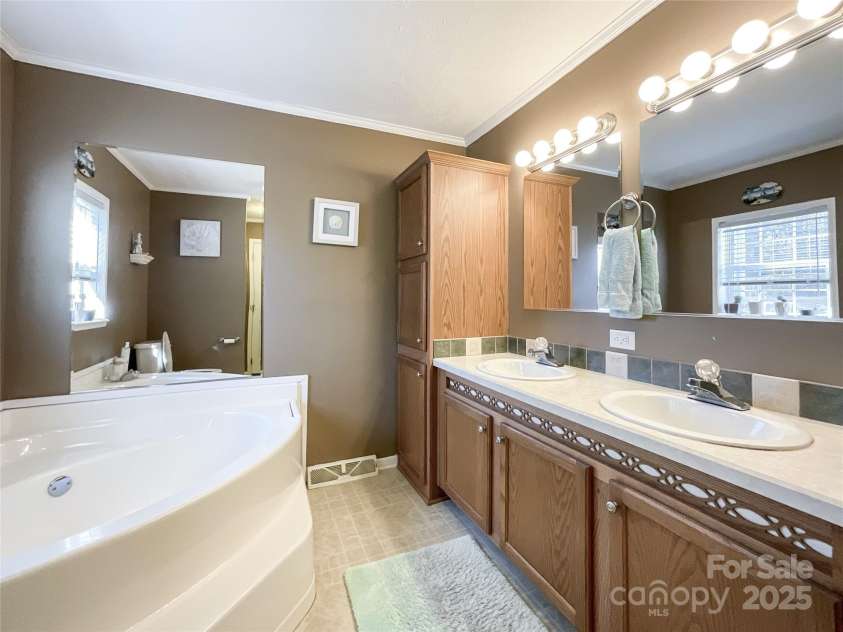 2800 Garden Glen Court, Monroe, NC 28112.  MLS# CAR4318311, YatesRealty ID 19605. 