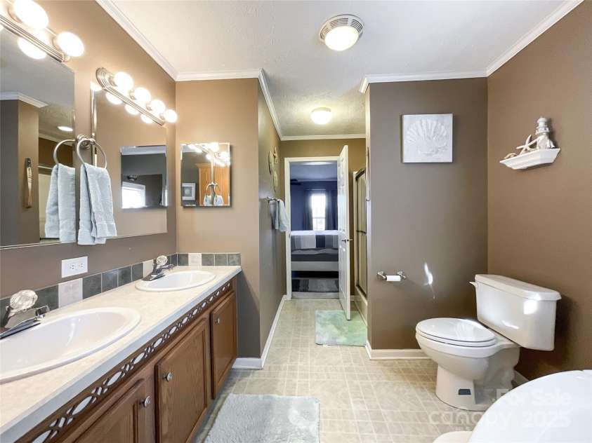 2800 Garden Glen Court, Monroe, NC 28112.  MLS# CAR4318311, YatesRealty ID 19605. 