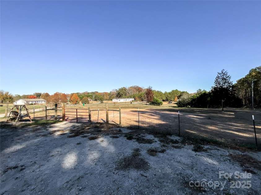 2800 Garden Glen Court, Monroe, NC 28112.  MLS# CAR4318311, YatesRealty ID 19605. 