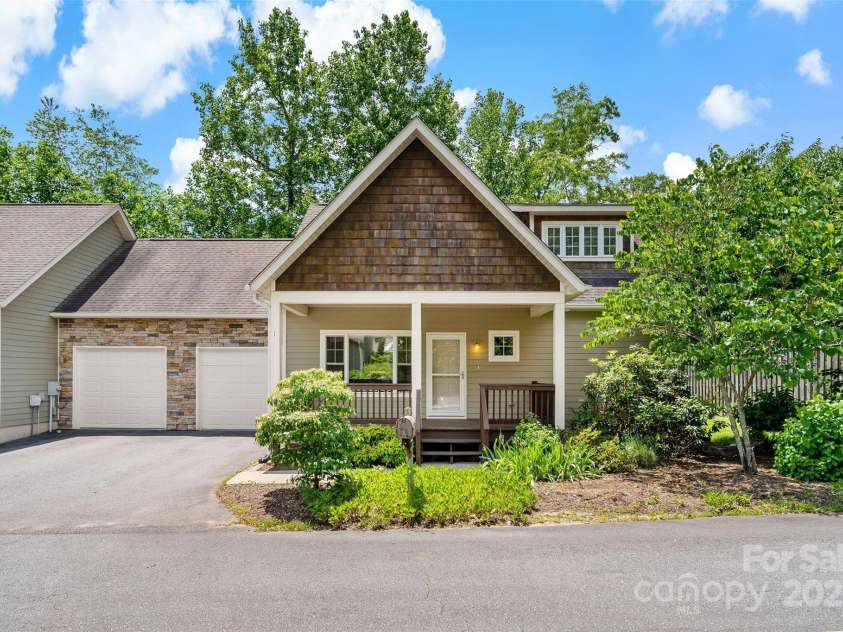 1 Teresa Way, Black Mountain, NC 28711.  MLS# CAR4266378, YatesRealty ID 19606. 